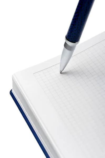Stift über einem Notizbuch — Stockfoto