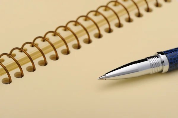 Penna e un taccuino — Foto Stock