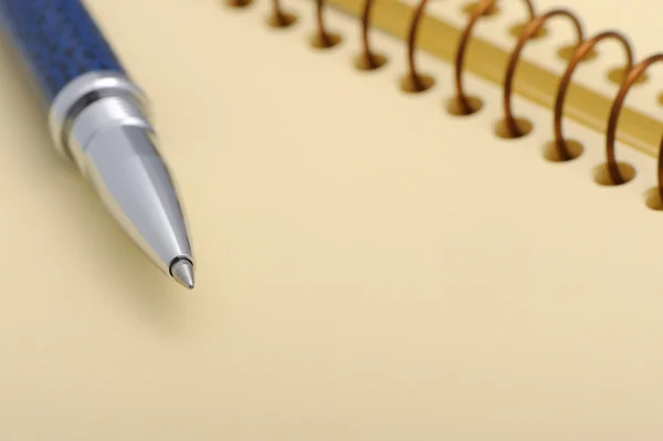 Penna och anteckningsbok — Stockfoto