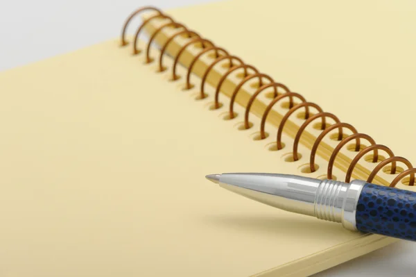 Πένα και ένα σημειωματάριο — Φωτογραφία Αρχείου