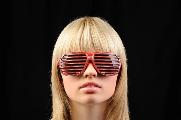 Dziewczyna w stylowe okulary - żaluzje — Zdjęcie stockowe