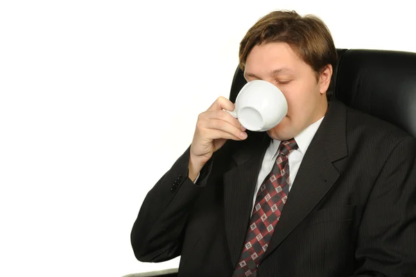 Der Geschäftsmann trinkt Kaffee — Stockfoto