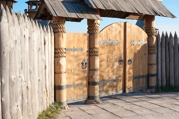 Деревянные ворота — стоковое фото