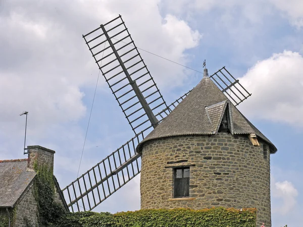 Větrný mlýn, mont-dol, Bretaň, Francie — Stock fotografie