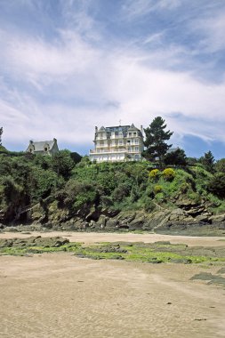 Sahilde st-döküm-le-guildo içinde