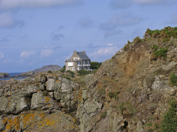 Dom nad morzem, Rothéneuf, Bretania — Zdjęcie stockowe