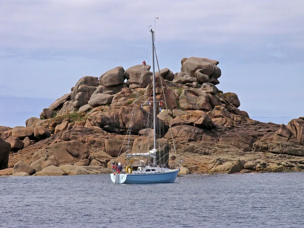 Sten kusten nära ploumanach, brittany — Stockfoto