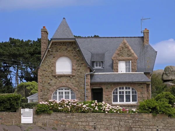Жилой дом в Бретани, Франция — стоковое фото