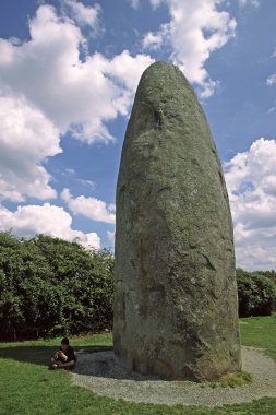 dol-de-bretagne, yakınındaki mezar taş anıt