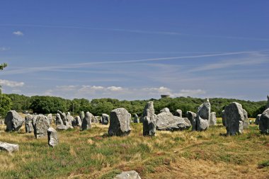 kermario, brittany yakınındaki megalit mezarları