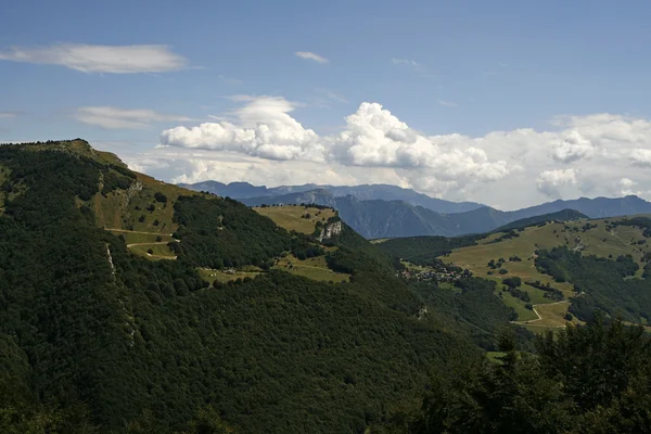 Vista sobre Mountain Monte Baldo, Itália — Fotografia de Stock