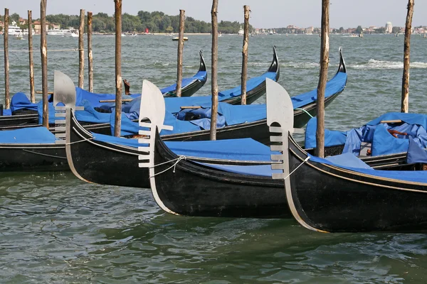 Gondolas parking, Venice, Italy — Stock Photo, Image