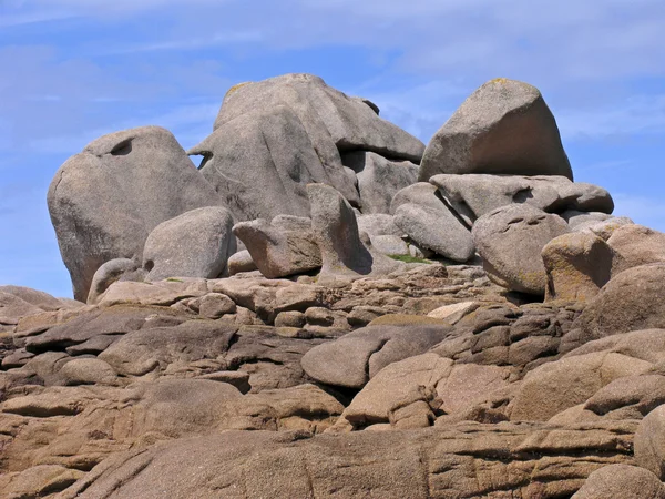 Granieten rotsen in de buurt van ploumanach, Bretagne — Stockfoto