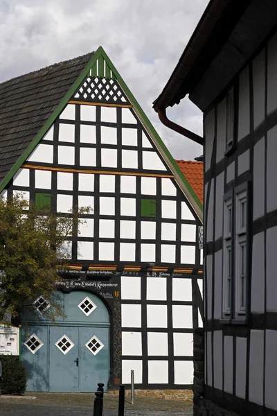 독일에서 좋은 재목으로 받 쳐진 집 — 스톡 사진