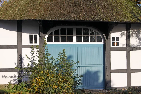 Dřevěný dům v Dolním Sasku, Německo — Stock fotografie