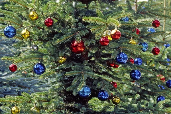 Christmas tree with glitterballs, German — Stock Photo, Image