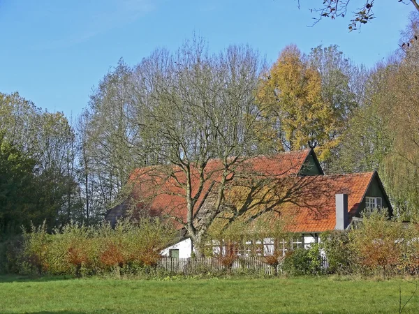 Fazenda perto de Westerkappeln no outono — Fotografia de Stock