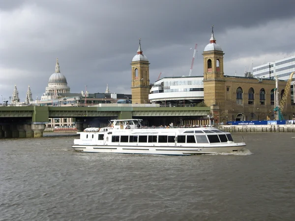 查看整个河泰晤士河，伦敦，英国 — 图库照片