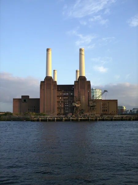 Электростанция Баттерси, Лондон, Великобритания — стоковое фото