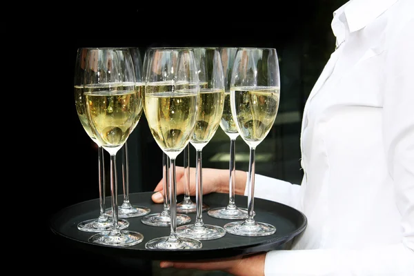 Şampanya gözlüklü garson — Stok fotoğraf