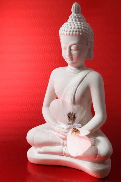 Figura de Buda com uma borboleta — Fotografia de Stock