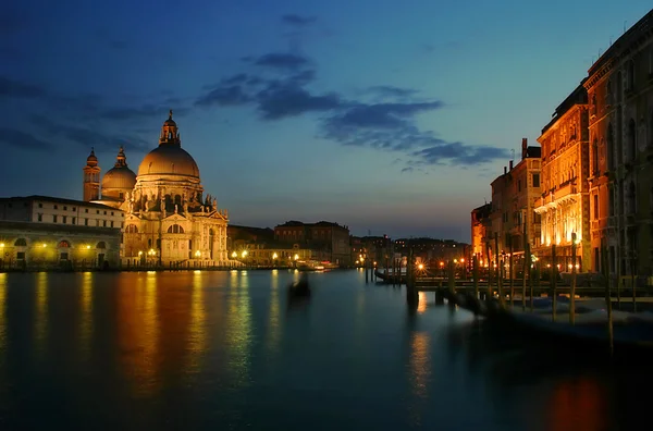 Benátský canal Grande na večer. — Stock fotografie