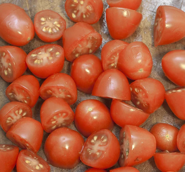 Halverade plommon tomater — Stockfoto