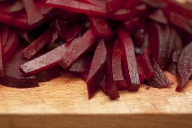 taze beetroots dilim kesilmiş