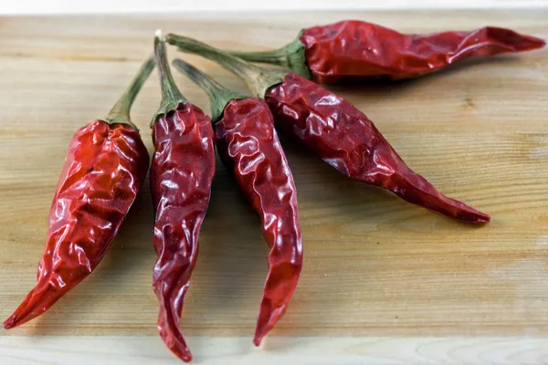 Rød chili på einebær hugger boa – stockfoto