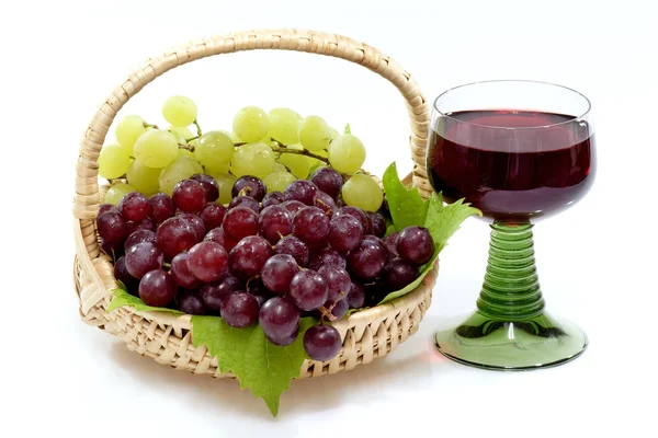 Winogrona w koszyku — Zdjęcie stockowe