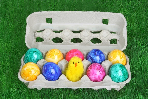 Ovos de páscoa tingidos coloridos — Fotografia de Stock