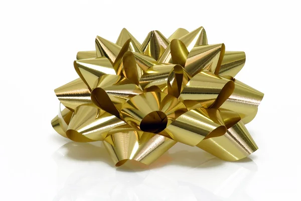 Brinco de presente dourado — Fotografia de Stock