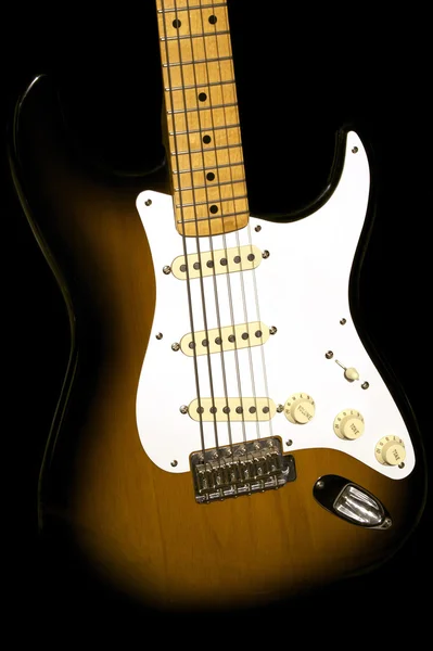 Elektrisk Guitar på sort - Stock-foto