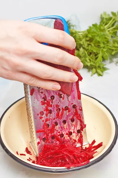 Grating red beetroot — Stock Photo, Image