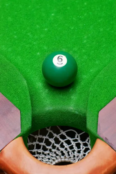 Bola de piscina verde número 6 — Fotografia de Stock