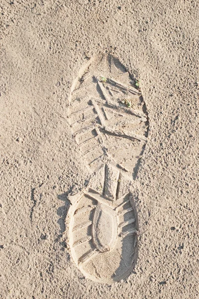 Отпечаток ботинка в песке — стоковое фото