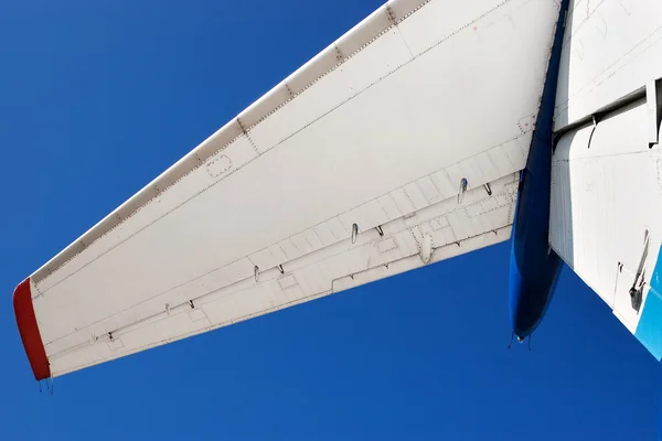 Közelkép a repülőgép farok szárny része — Stock Fotó