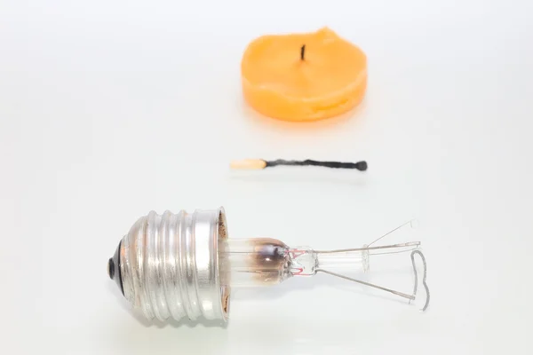 Burnt bulb with candles — Stock Photo, Image