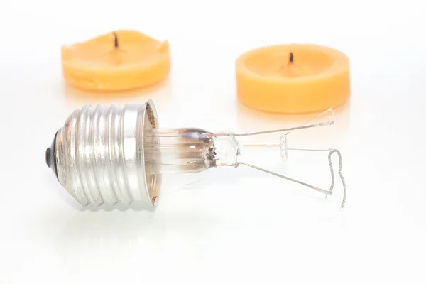 Lâmpada queimada com velas — Fotografia de Stock