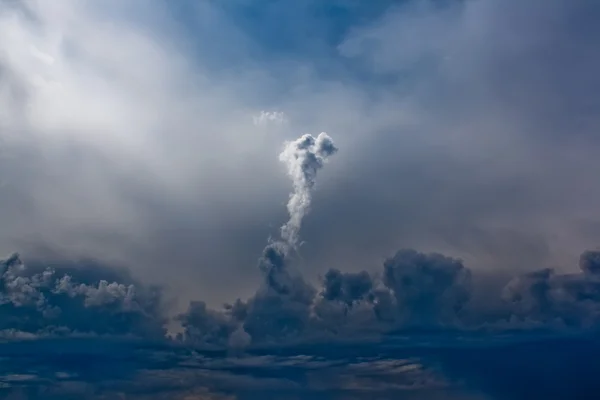 El cielo ante una tormenta —  Fotos de Stock