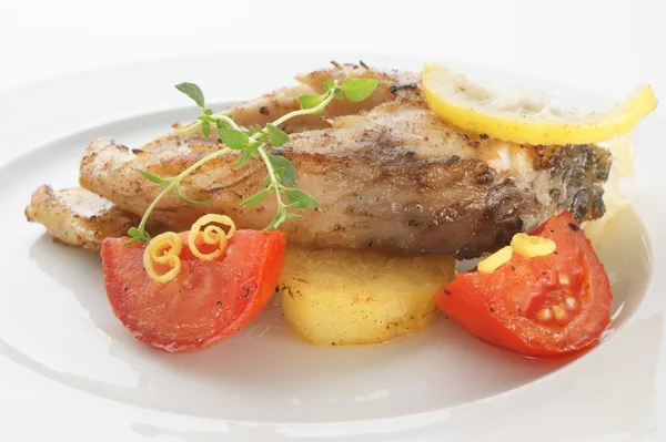 Grilled carp fillet with potato — Stock Photo, Image