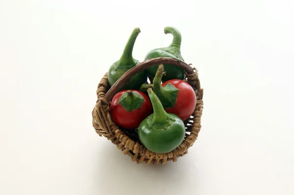 Pimentón cereza verde y rojo — Foto de Stock