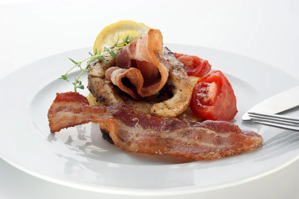 Filé de carpa com bacon — Fotografia de Stock