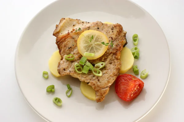 Ikan mas steak dengan kentang — Stok Foto