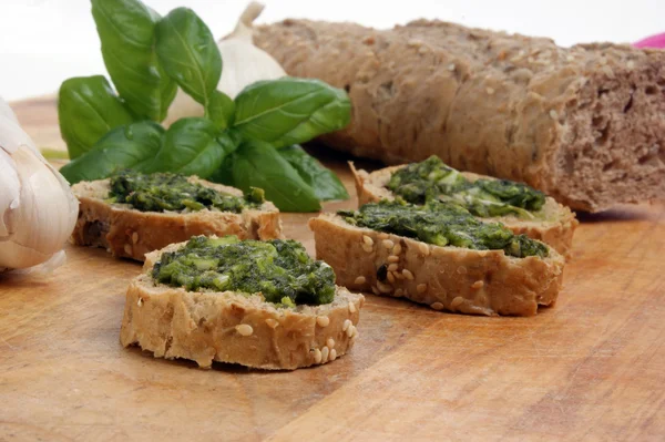 Baguette with fresh pesto — Stock Photo, Image