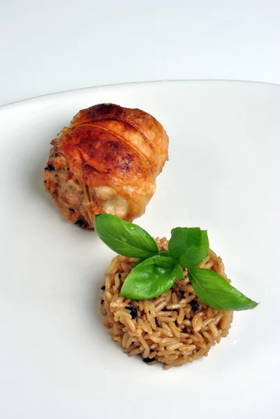 Svamp ris med rostad kyckling — Stockfoto