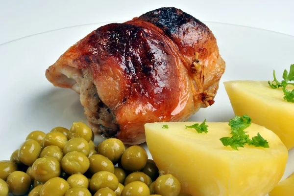 Pollo asado de oliva con patata — Foto de Stock