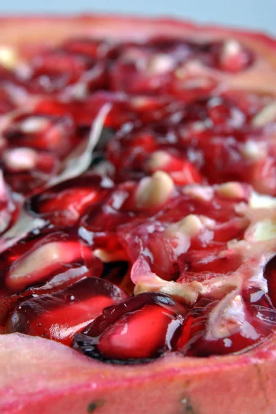 Organic and healthy pomegranate — Stock Photo, Image