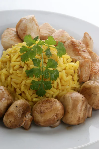 Nasi Pilau dengan ayam panggang — Stok Foto