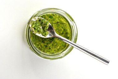 ev yapımı taze pesto